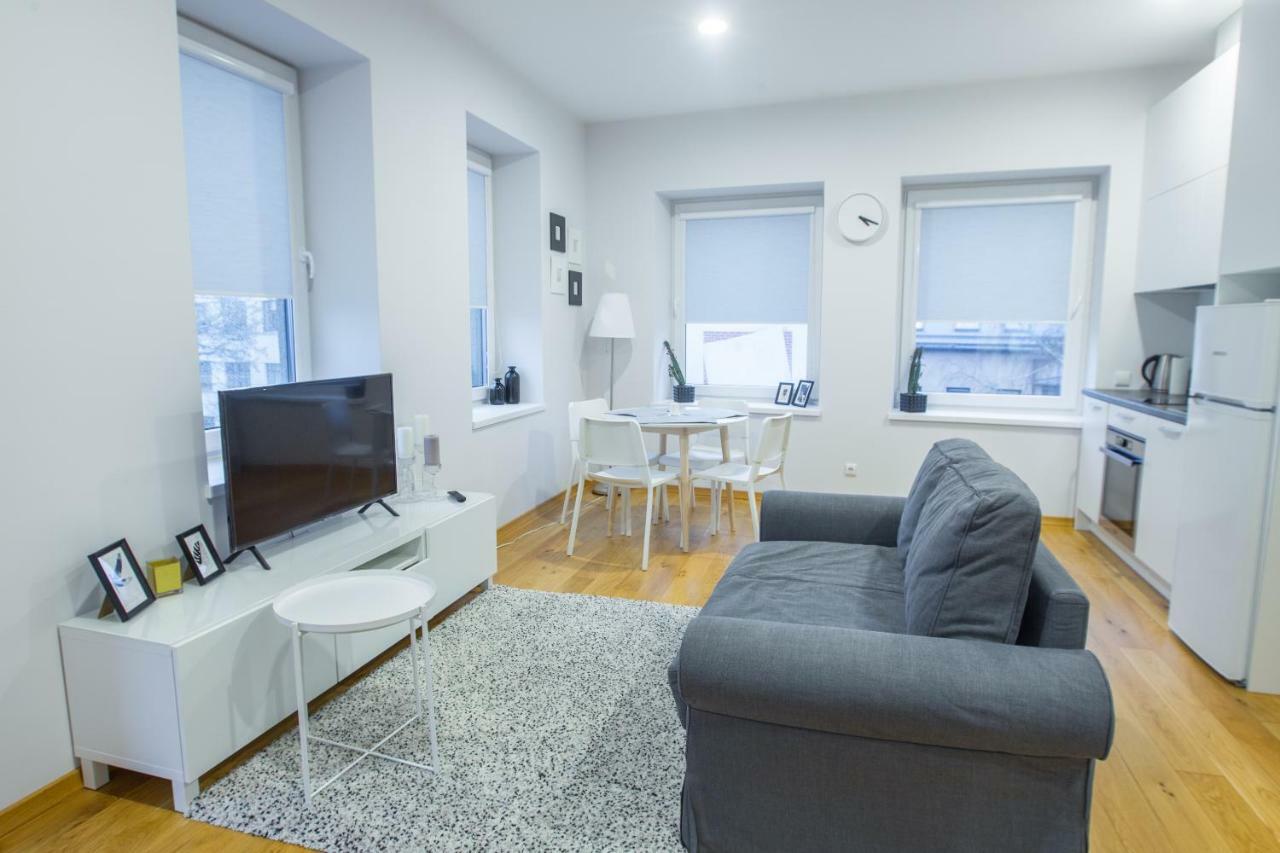 Bright 1Bd Apartment In Old Town By Hostlovers カウナス エクステリア 写真